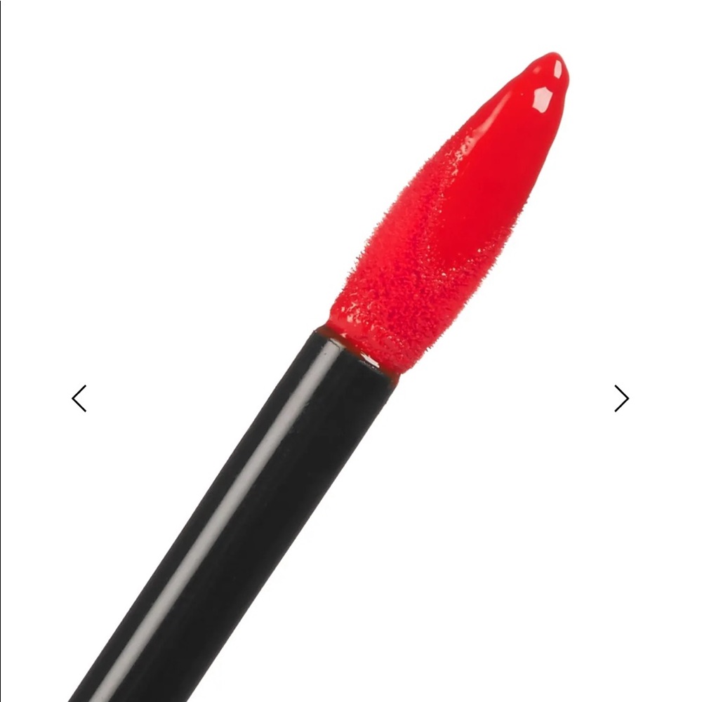 Burberry lip. - Picture 2 of 3